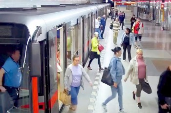 В пражском метро агрессоры напали на пассажира, сделавшего им замечание