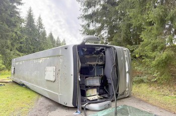 В Чехии перевернулся автобус со школьниками