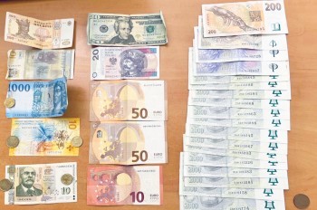 В Праге иностранцы взломали три банкомата
