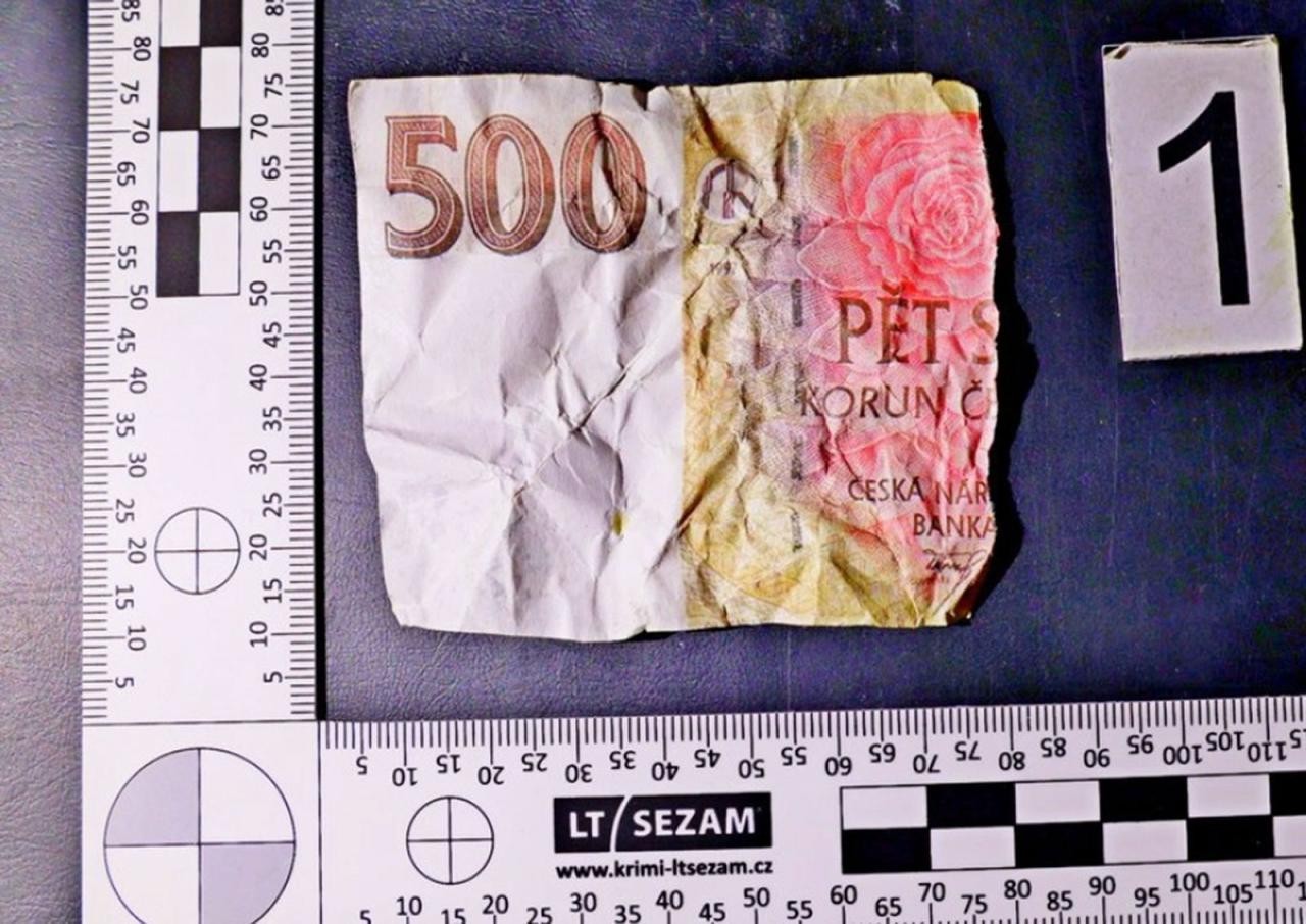 Иностранец в Чехии попался на топорном способе фальшивомонетчества 