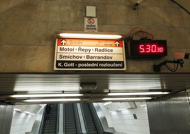 Проститься с Карелом Готтом пришли 49 тыс. человек