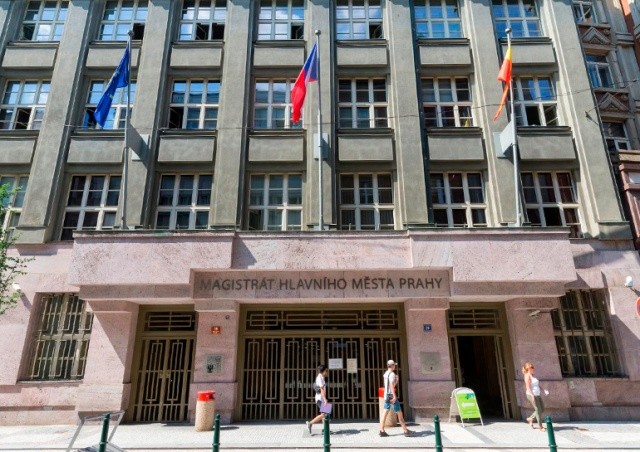 Мэрия Праги сократит 10% сотрудников