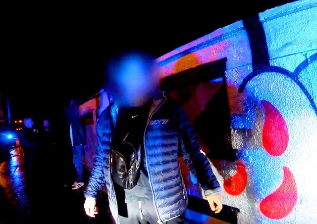 В Праге друзья удивили полицейских бессмысленным поступком: видео