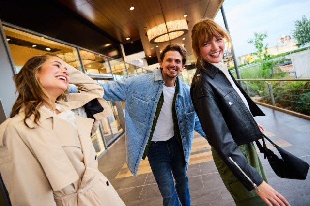 Аутлет-центр Fashion Arena празднует день рождения: распродажи и развлечения целый уикенд