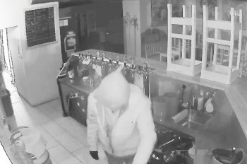 В Праге разыскивают ночного вора: видео