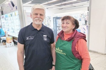 Президент Чехии Петр Павел поучаствовал в сборе продуктов для нуждающихся