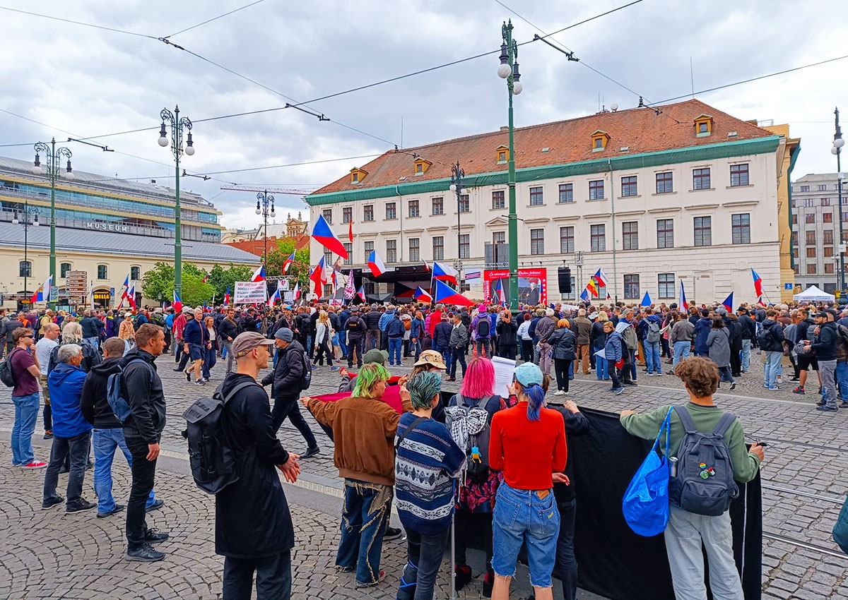 В центре Праги прошли митинги за мир и налаживание отношений с Россией