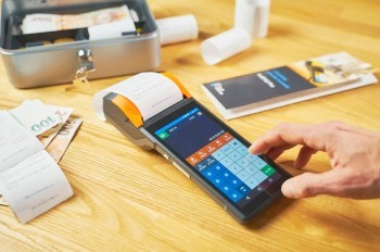 Житель Чехии вернул долг фальшивыми евро для кинореквизита 