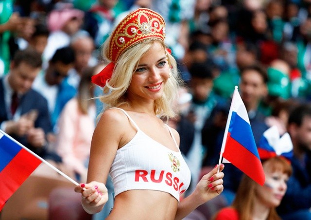  Самая красивая болельщица России оказалась порнозвездой