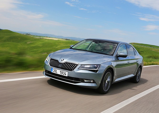 Škoda представила авто, которым можно управлять со смартфона