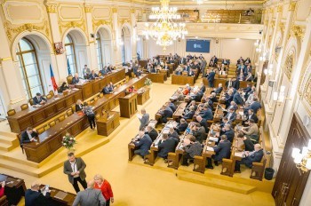 Опрос: каким институтам власти жители Чехии доверяют больше всего