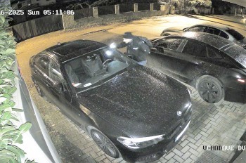В Праге разыскивают автомобильного вора: видео