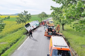 Автобус с детьми попал в аварию в Чехии