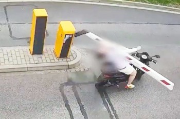 Полиция Чехии показала подборку ДТП с мотоциклистами: видео