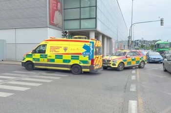 В Праге неизвестный напал с ножом на прохожего