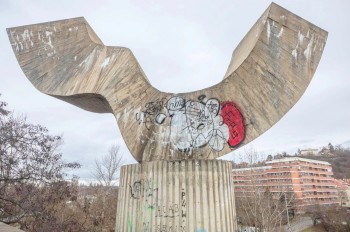 В Праге упала скульптура «Равновесие»