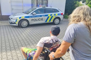 В Чехии полицейские исполнили желание юноши с редким и неизлечимым заболеванием