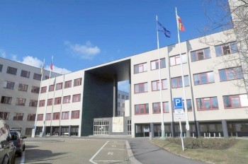 В Чехии сотрудник мэрии отправил мошенникам 46 млн крон бюджетных денег