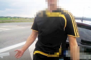 В Чехии вдрызг пьяный иностранец наврал полицейским: видео