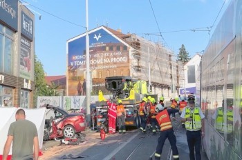 Смертельное ДТП в Праге: столкнулись автомобиль, трамвай и мотоцикл