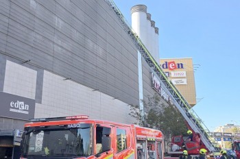 На крыше торгового центра в Праге загорелись ульи